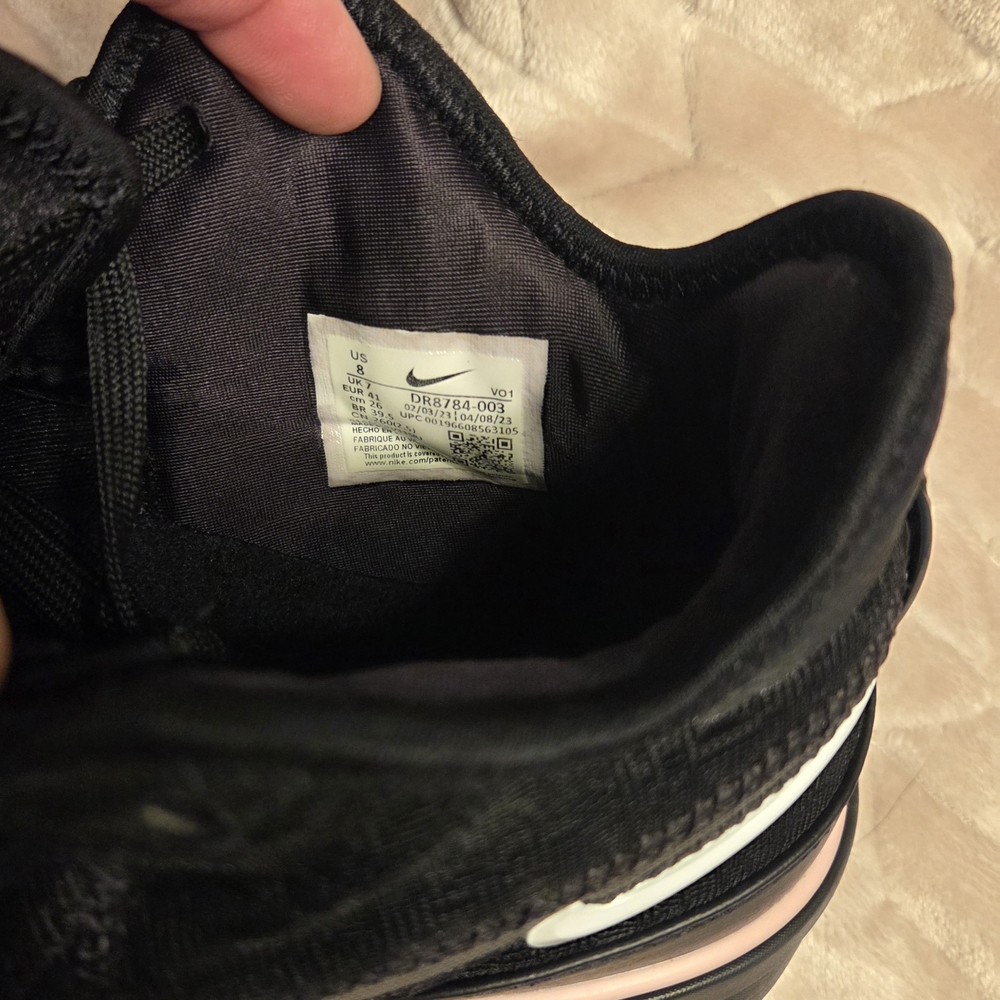 Nike Black and White Athletic Shoes - Picture 7 of 7